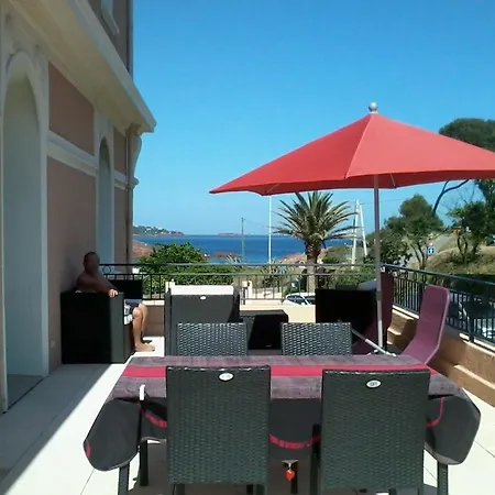 Robinson Standing Pieds Dans L'eau Apartment Saint-Raphael (Var)